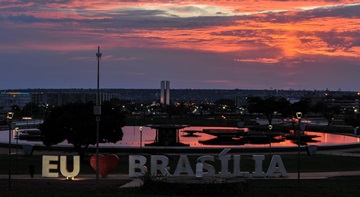 A mínima registrada na madrugada foi de 17.2°C e a máxima prevista para as horas mais quentes do dia é de 29°C