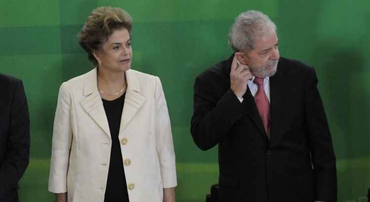 O ex-presidente Lula e a presidente Dilma Rousseff, chegam para a cerimônia de posse de Lula como ministro chefe da casa civil realizada no Palácio do Planalto