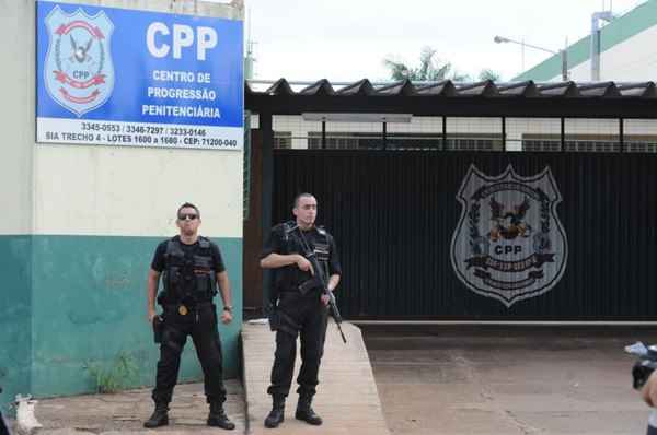 No local ficam os presos do regime semiaberto, que trabalham durante o dia