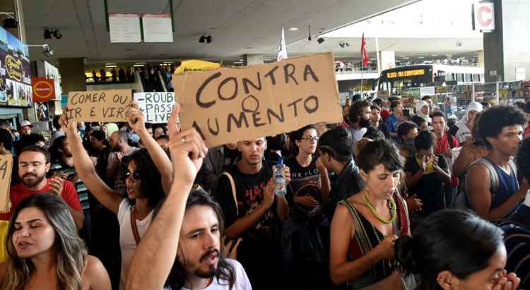 Ato contrário ao aumento na Rodoviária do Plano Piloto: o governador Rollemberg disse que recorrerá à Justiça caso o reajuste seja derrubado