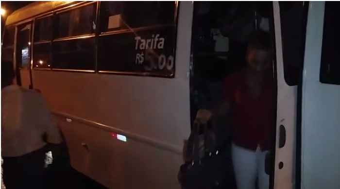 Ao todo, foram flagrados sete veículos transportando passageiros de forma irregular: um ônibus, três vans e três automóveis.  Um dos motoristas foi levado para a 5ª Delegacia de Polícia (Setor Central) por estar com a Carteira Nacional de Habilitação (CNH) adulterada