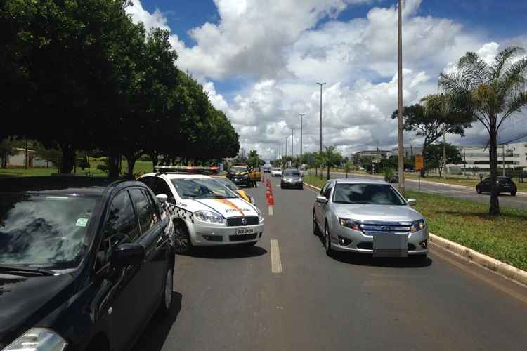 Levantamento do Detran-DF identificou que nos fins de semana de 300 a 400 motociclistas se reúnem no Setor de Oficinas do Sudoeste e ingerem bebida alcoólica de Oficinas do Sudoeste e na saída próximo ao Eixo Monumental