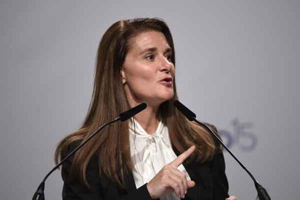 Edição anterior do summit (acima); Melinda Gates (à esquerda) está entre os palestrantes; Sandro (acima, à direita) participará do evento