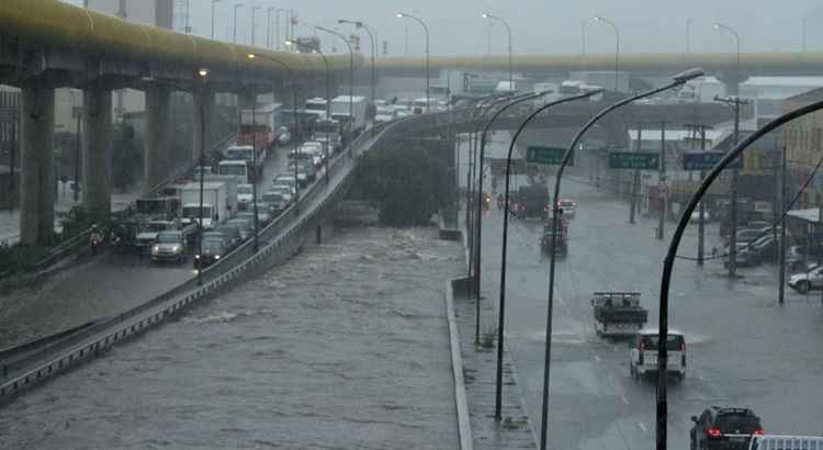 Por volta das 14h, chovia forte na região de Santana, Tucuruvi, Vila Maria, Vila Medeiros, Penha, Carrão e Mooca, e chovia fraco no restante da cidade