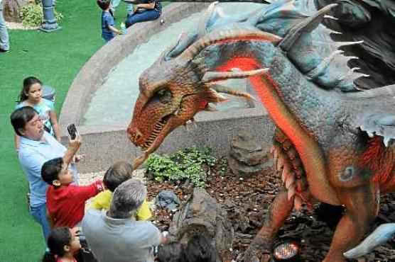 Adoro o filme Como treinar seu dragÃ£o. Estou achando a exposiÃ§Ã£o muito legal, e o dragÃ£o de que eu mais gostei foi o de gelo, porque ele Ã© muito grande e  tem asas bonitas. Giovana Pimenta, 11 anos