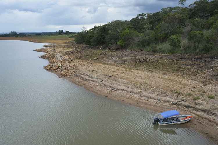 O Córrego do Rodeador, em Brazlândia, compõe a bacia do Descoberto. A derrubada teve início na manhã desta quarta