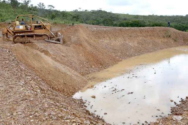 A ação desta quinta-feira (26/1) aconteceu próximo à região do Incra 6, em Brazlândia. Os tanques retiravam água ilegalmente do manancial Ribeirão Rodeador, que abastece a Barragem do Rio Descoberto