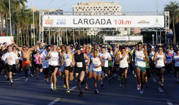 Largada da edição de 2015 da Corrida de Reis