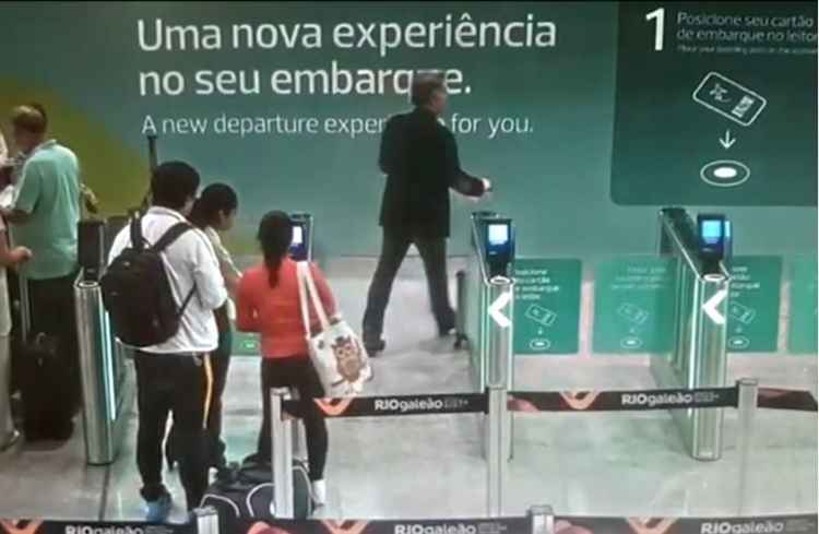 Câmeras registram Eike no aeroporto do Rio de Janeiro