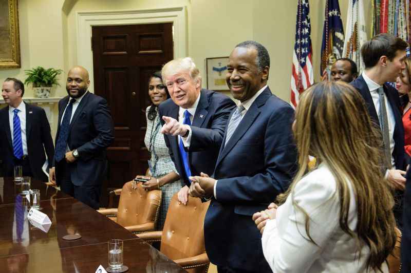 Neil Gorsuch é o escolhido de Donald Trump para vaga na Suprema Corte. Caso bloqueiem indicação, opositores podem perder oportunidade de barrar nomeações futuras