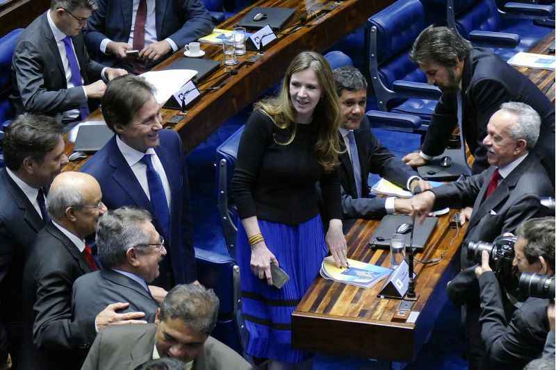 Depois de receber o apoio de parte dos petistas, Eunício Oliveira  defende reformas propostas por Temer e criticadas pelo partido de Lula. Citado na Lava-Jato, peemedebista prometeu combate à corrupção e firmeza na guerra entre poderes