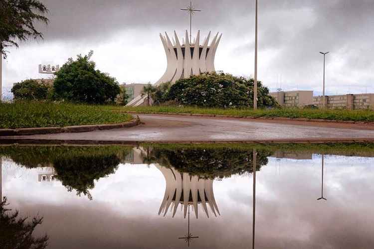 Capital terá domingo com pancada de chuvas isoladas e segunda-feira com chuvisco na região