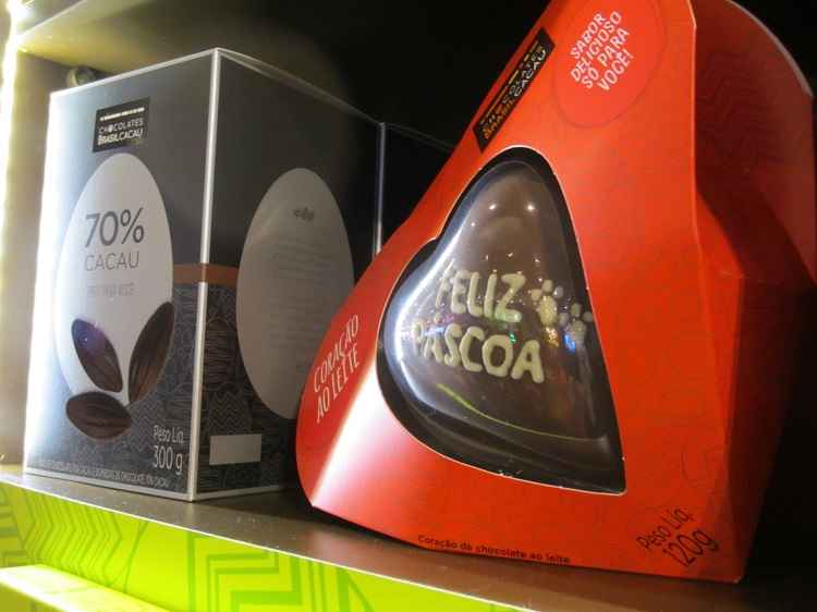 Com produtos com tamanho e preços diferentes, empresas apostam em utensílios úteis para serem vendidos juntos com o chocolate