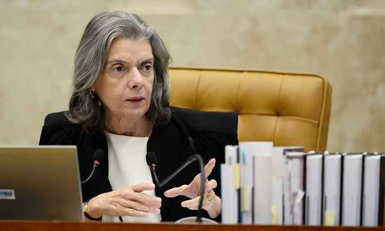 A morte do pai da presidente do Supremo, ministra Carmen Lúcia, motivou o adiamento