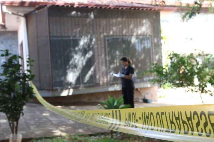 Fachada da casa da vítima, em Sobradinho 2, durante a investigação