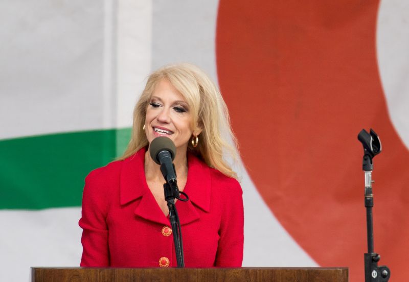 Kellyanne Conway pode ser investigada pelo Gabinete do Inspetor-Geral e pelo Gabinete de Ética Governamental