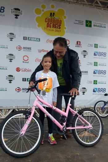 Ana Beatriz Brinco foi a campeã da segunda bateria e ganhou uma bicicleta