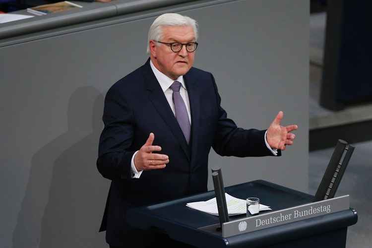 Steinmeier, ex-ministro das Relações Exteriores da Alemanha, foi eleito em Berlim com 931 dos 1.260 votos