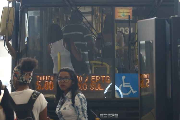 O transporte público circulava com menos veículos desde 13 de dezembro de 2016