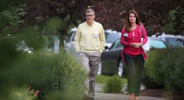 Bill Gates (esquerda) e sua esposa, Melinda Gates (direita), alertaram que a decisão decretada pelo presidente Donald Trump, quanto à questão do aborto, afetará milhões de mulheres e colocará vidas em risco