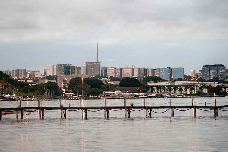 Haverá uma abertura de sol gradual até domingo (19/2). A tendência é de precipitações em áreas isoladas