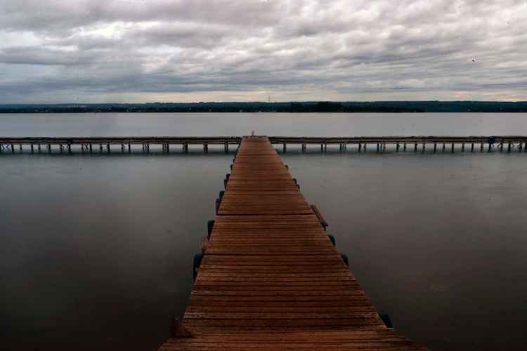 Haverá uma abertura de sol gradual até domingo (19/2). A tendência é de precipitações em áreas isoladas