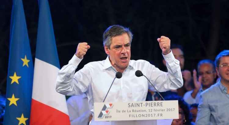 François Fillon prometeu que se retirará da corrida presidencial se for indiciado pela justiça