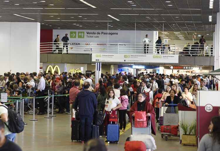 Avião que transportava o passageiro pousou no Aeroporto JK