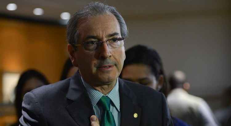 Há ainda situações de investigações diferentes na Justiça comum e no STF simultaneamente. É o caso do deputado cassado Eduardo Cunha (PMDB-RJ), que, apesar de ter tido as investigações remetidas à Justiça Federal após perder o mandato, ainda é alvo de inquérito no STF