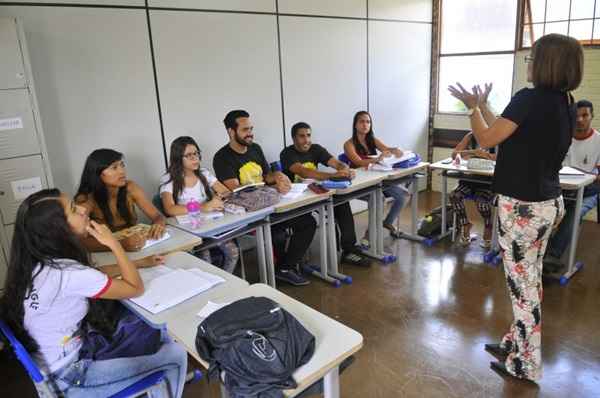 Recursos Tecnológicos na Educação Bilíngue de Estudantes Surdos