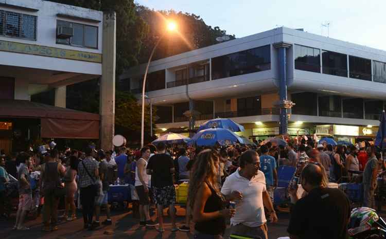 A rua foi fechada na 408 norte para o Bloco do Rivotril