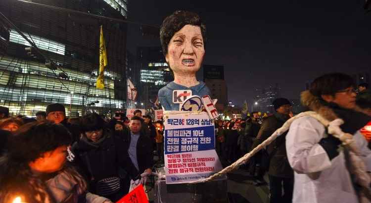 A sul-coreana Park Geun-Hye entrou nesta sexta-feira (10/3) para a longa lista de chefes de Estado que foram afastados do poder após enfrentar um processo de destituição