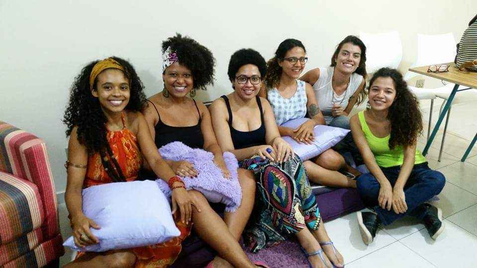 Grupo representante do coletivo Leia Mulheres Negras