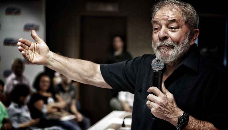 Pela primeira vez desde que virou réu na Lava Jato, Lula começou a chamar aliados para detalhar seus planos e admitir a intenção de disputar o Palácio do Planalto