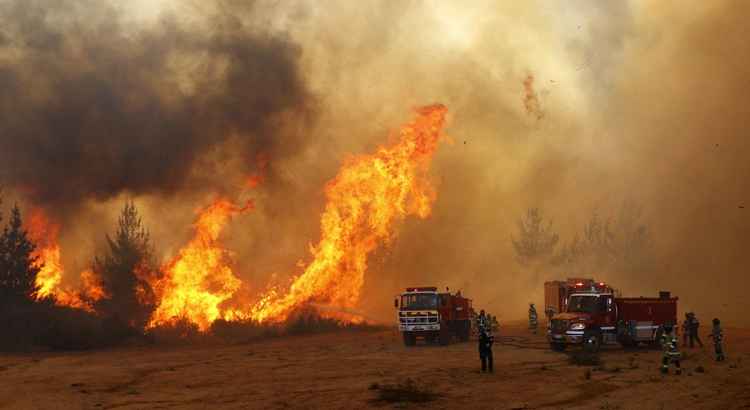 Apesar do tamanho do incêndio, não foram registrados mortos nem feridos, segundo Ricardo Toro, diretor do Escritório Nacional de Emergência (Onemi)