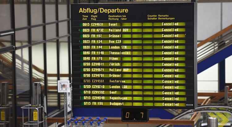 Nesta segunda-feira, 195 voos foram cancelados no aeroporto de Schönefeld e 465 no terminal de Tegel, de acordo com um porta-voz dos aeroportos da capital da Alemanha