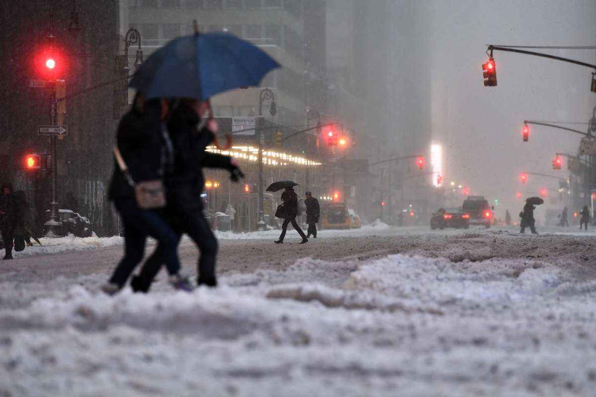 A previsão atual é que o fenômeno provocará de 150 a 200 mm de neve em Nova York