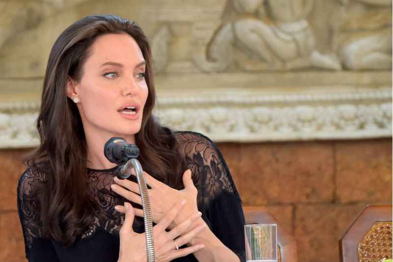 As aulas de Angelina terão como foco o impacto das guerras sobre as mulheres, e a forma como a violência sexual é utilizada como ferramenta nesse tipo de situação