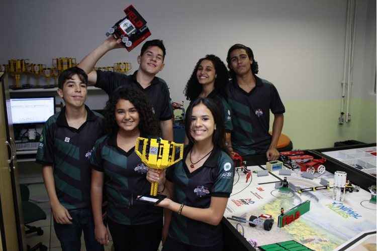 A equipe LegoField, do Gama, desenvolveu um site que une donos de animais com deficiências físicas e voluntários dispostos a doar órteses