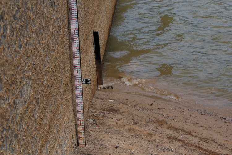 Nível da água na barragem do Rio Descoberto, na BR-070, continua muito baixa