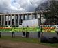 Manifestantes protestam em frente ao TJDFT durante julgamento da Drácon