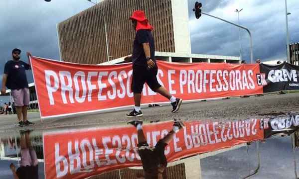 Grupo só decidiu finalizar o protesto após a garantia de que será recebido pelo governador do Distrito Federal, Rodrigo Rollemberg, amanhã, às 14h