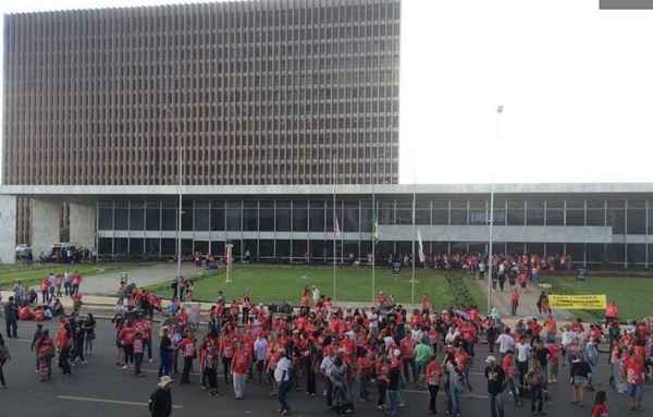 Grupo só decidiu finalizar o protesto após a garantia de que será recebido pelo governador do Distrito Federal, Rodrigo Rollemberg, amanhã, às 14h