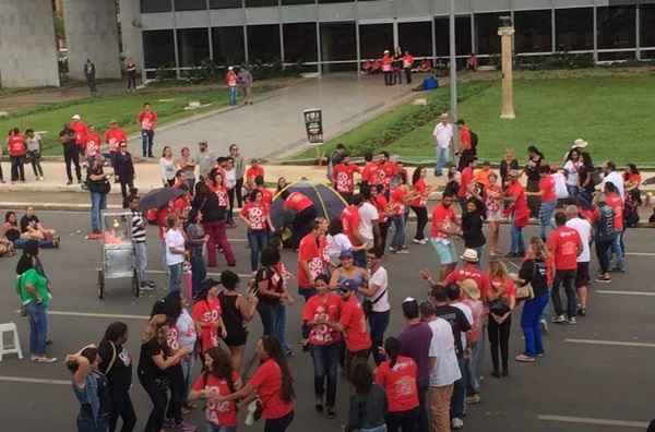 Grupo só decidiu finalizar o protesto após a garantia de que será recebido pelo governador do Distrito Federal, Rodrigo Rollemberg, amanhã, às 14h