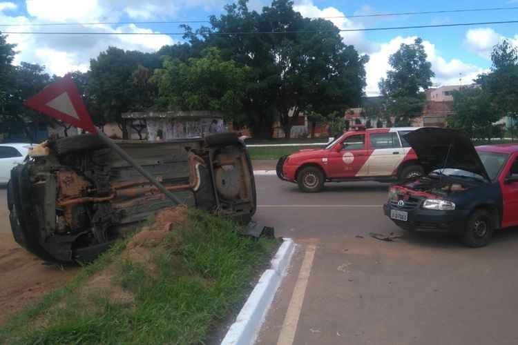 Carro capotado