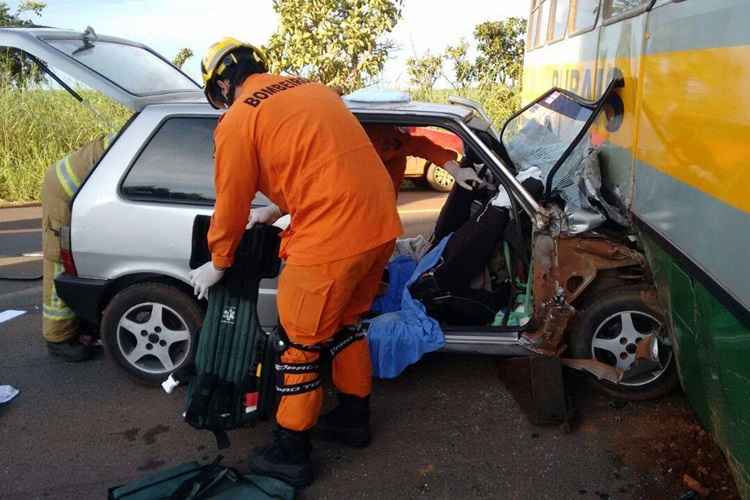 Os motoristas dos dois veículos também precisaram ser levados ao hospital