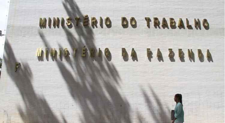 Outra irregularidade era a falta de uma escala que permitisse o fluxo dos trabalhadores entre várias empresas contratantes. Não havia revezamento, nem outras indústrias atendidas