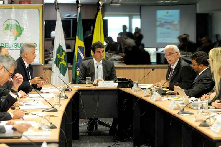 O governador do DF, Rodrigo Rollemberg, participou da reunião do Conselho Deliberativo do Centro-Oeste, em que a decisão foi tomada