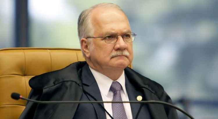 Fachin elencou diversas decisões do ministro Teori Zavascki, relator anterior da Lava-Jato que morreu na queda de um avião no início do ano, para embasar sua decisão de retirar os sigilos