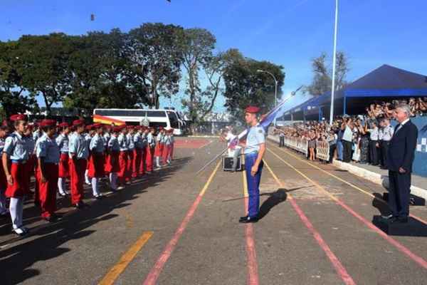 O governador de Brasília, Rodrigo Rollemberg, participou da recepção aos novos alunos do Colégio Militar Tiradentes